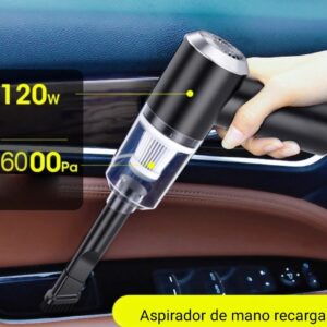 Aspirador de mano recargable 2 en 1 para hogar y coche de color negro limpiando el lateral de la puerta de un vehiculo destacando ciento veinte vatios y seis mil pascales