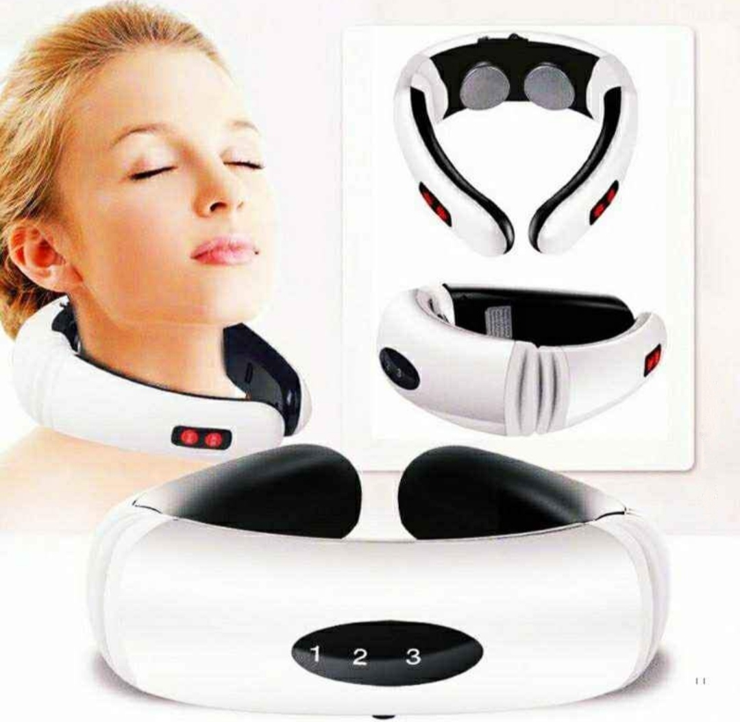 Masajeador Cervical Electrodos Magnéticos HX-5880 ⚡ Imagen principal del masajeador cervical electrodos magneticos hx 5880 impulsos electricos mostrando a una modelo usandolo junto a vistas en detalle del dispositivo y los parches externos TENS