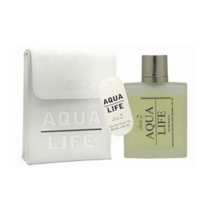 Frasco de vidrio cristalino azul del perfume aqua life homme junto a su caja de diseño marino elegante