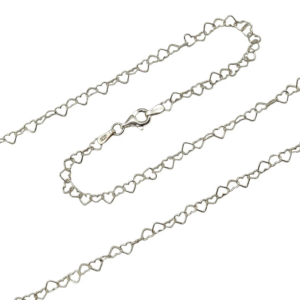Joya romántica: cadena de plata con eslabones de corazón, un regalo ideal.