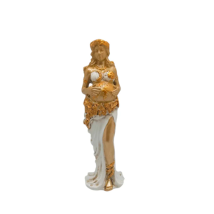 Figura de la Madre Tierra Gaia en resina color blanco y dorado sosteniendo el vientre del mundo