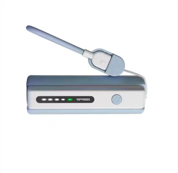 Batería externa Yourz ZS-340 con linterna, ideal para viajes y emergencias, en color azul y blanco.