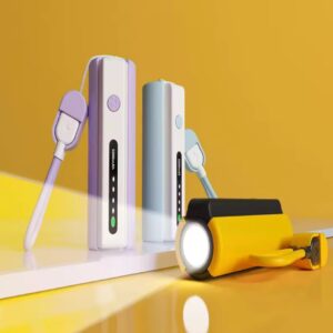 Batería externa Yourz ZS-340 con linterna, ideal para viajes y emergencias.