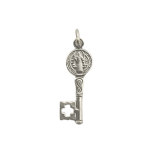 Amuleto de protección: colgante en plata de ley 925 con la llave de San Benito.