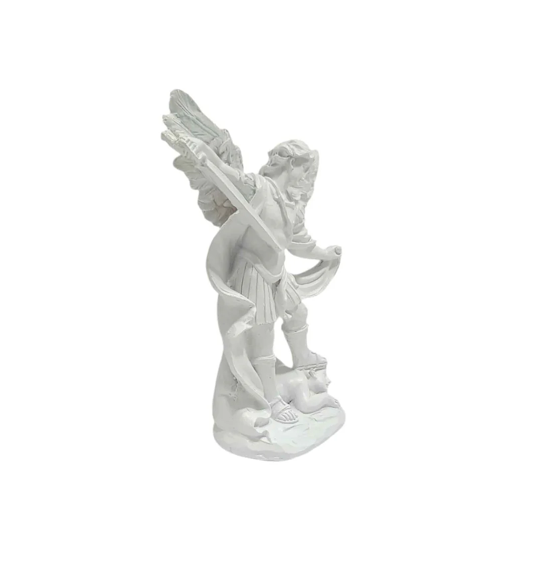 Figura Arcangel San Miguel Blanca Resina 🤍 Figura minimalista del Arcángel San Miguel en resina blanca esculpida de perfil lateral derrotando al demonio sobre fondo blanco