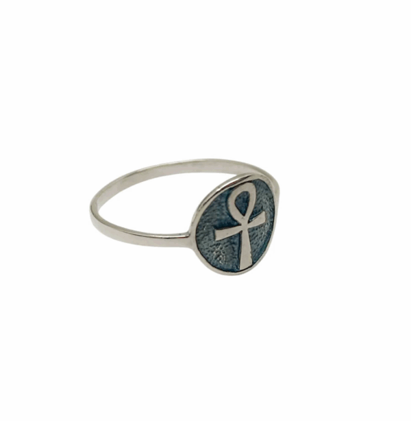 Anillo de plata 925 con la Cruz de la Vida egipcia, amuleto Ankh, lado lateral.