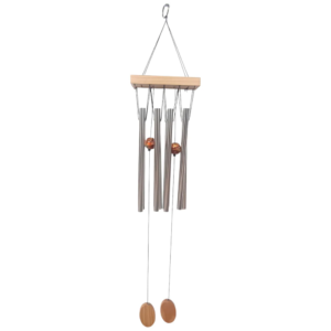 Campana de viento de la mano de fátima con doble pendulo de madera clara y tubos de metal plateado para proteccion esoterica en El Bazar de Monty
