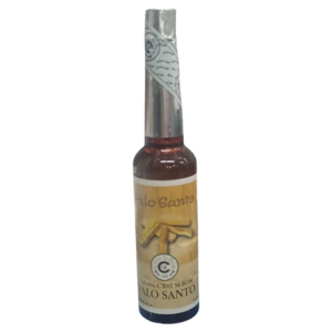 Botella de Colonia C'est si Bon Palo Santo original de 221ml para limpieza de malas energías sobre fondo blanco