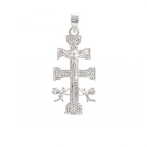 Colgante de la cruz de caravaca en plata de ley novecientos veinticinco con doble brazo cristo crucificado angeles custodios laterales y relieve envejecido oscuro