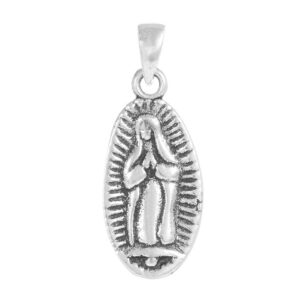 Colgante medalla ovalada de la Virgen de Guadalupe en plata de ley novecientos veinticinco con relieve envejecido oscuro y rayos de luz labrados