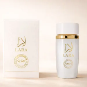 Fotografia real del perfume arabe lara de cien mililitros de la marca al wataniah mostrando su frasco blanco con relieves y tapon dorado esculpido junto a su caja de lujo