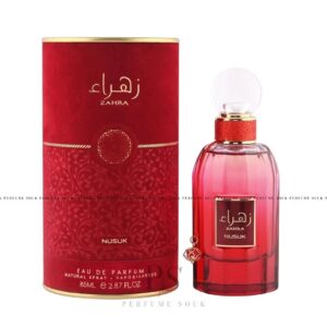 Fotografia real del perfume arabe zahra de cien mililitros de la marca nusuk mostrando su frasco elegante de diseño oriental junto a su caja premium