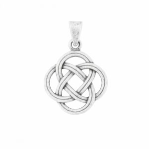 Colgante de plata con diseño de nudo infinito, altura de 1.8cm, acabado envejecido de alta calidad.