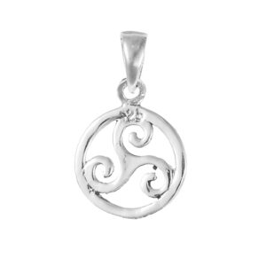 Colgante de plata con diseño de Trisquel celta, altura de 14.5mm, acabado pulido brillante.