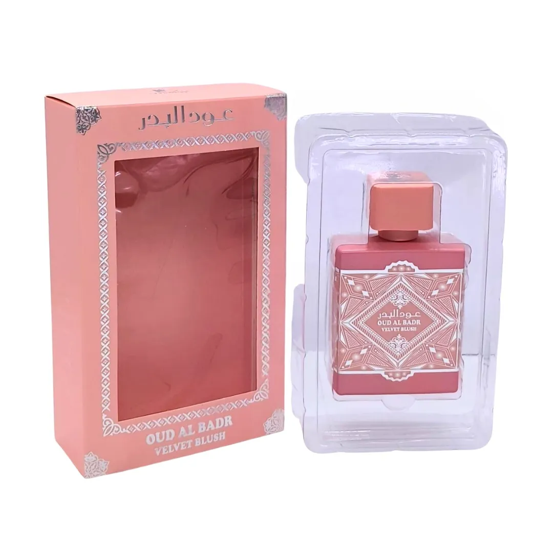 Perfume Arabe Khususi Oud Al Badr Original 👑 Botella de lujo de diseno imponente del perfume arabe khususi oud al badr de cien mililitros mostrando sus detalles arabescos y su caja de gala