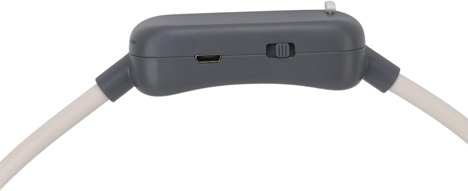 Puerto USB y Botón Ventilador FSF5583 🔋 Primer plano de la petaca gris central del ventilador de cuello portatil ExtraHouse FSF5583 detallando el puerto micro USB de carga y el interruptor deslizante de velocidades